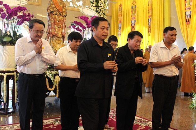 Leaders of the Government Committee for Religious Affairs attend the funeral held for Most Venerable Thích Trí Tịnh